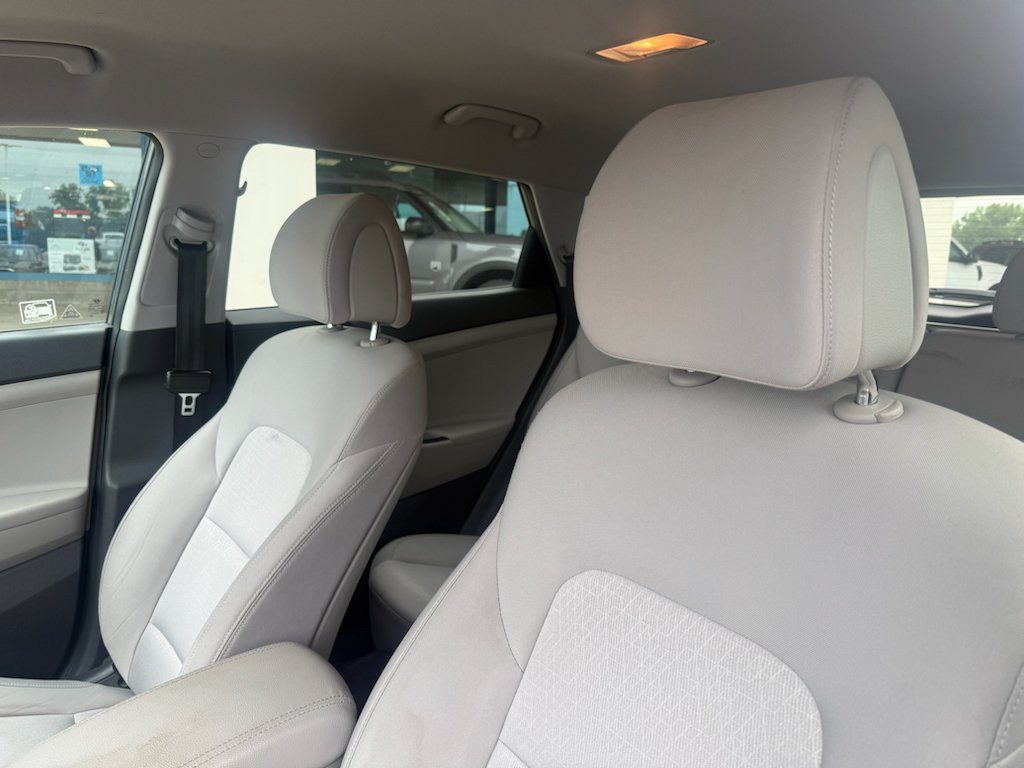 Used 2016 Coliseum Grey Hyundai SE image 11