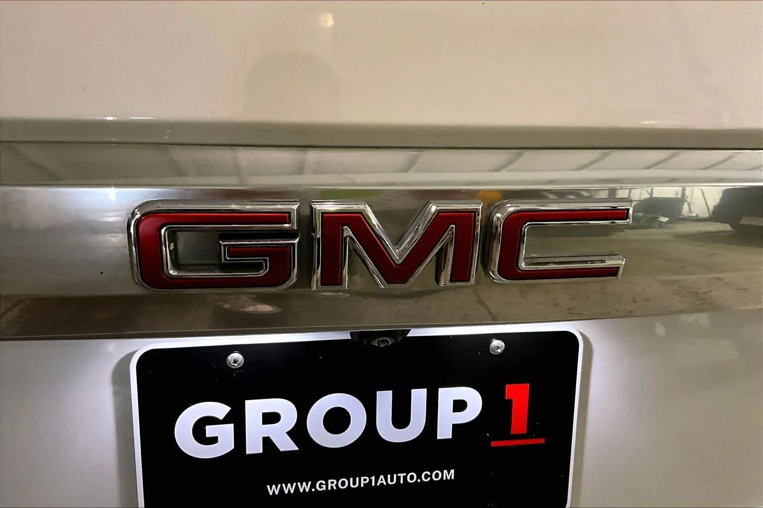 Used 2024 White Frost Tricoat GMC Denali image 30