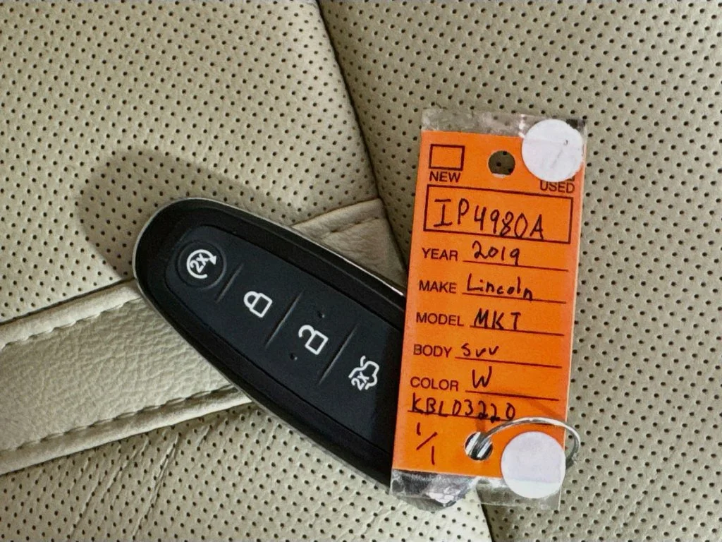 Used 2019 White Lincoln Standard image 38