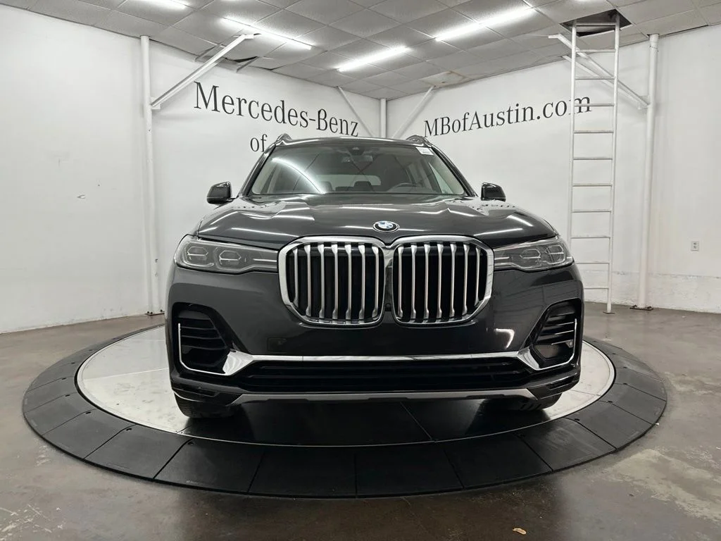 Used 2022 Dark Graphite Metallic BMW xDrive40i image 2
