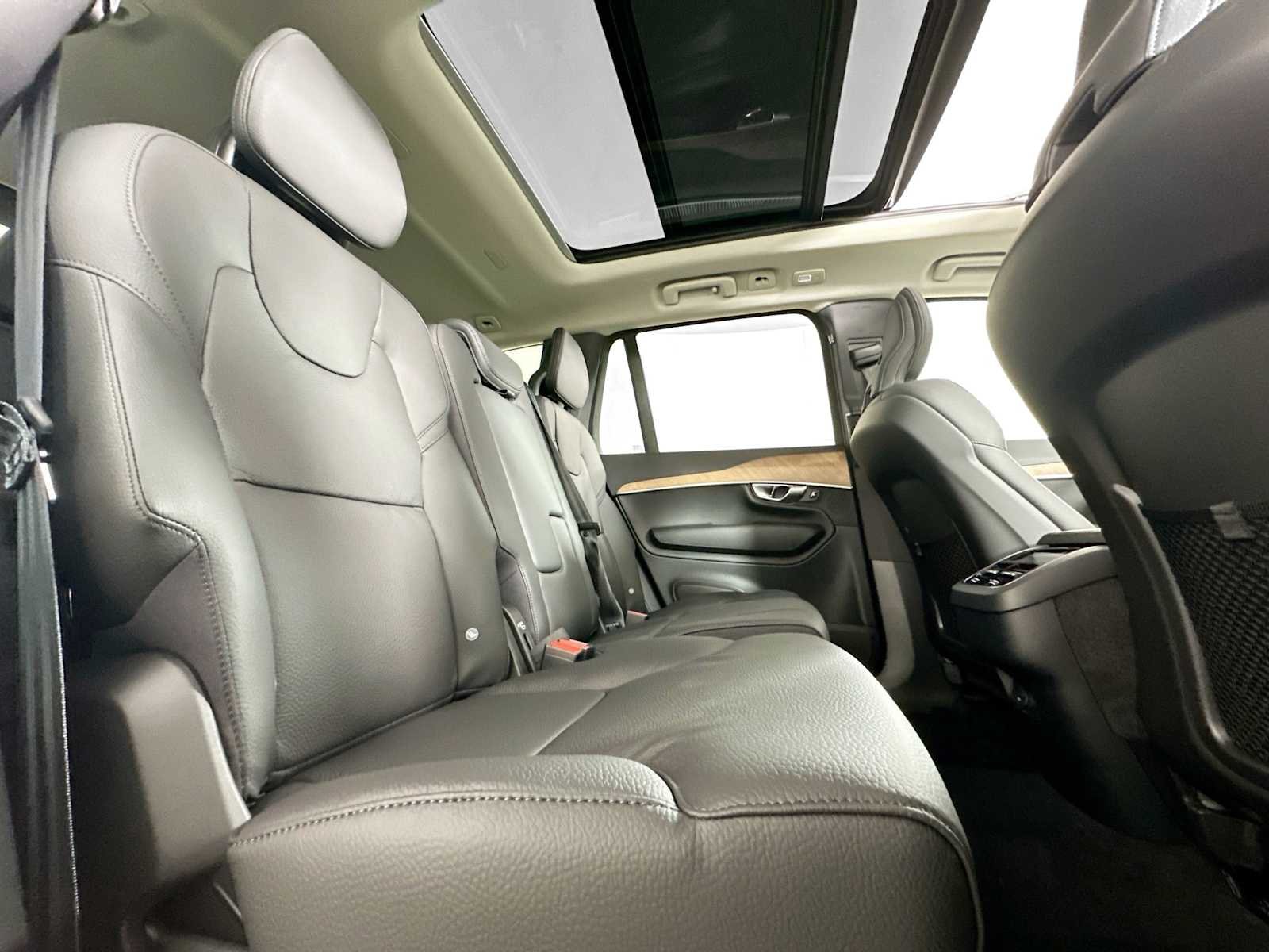 2025 Volvo XC90 Plus - Photo 24