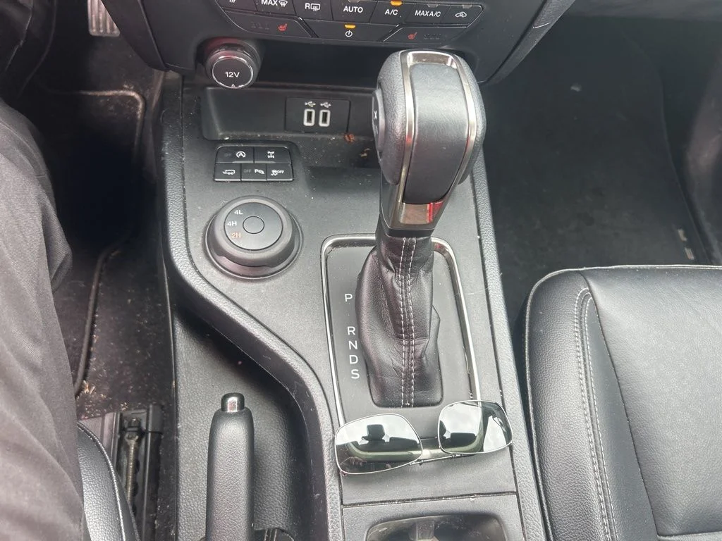 Used 2019 Lightning Blue Ford Lariat image 16