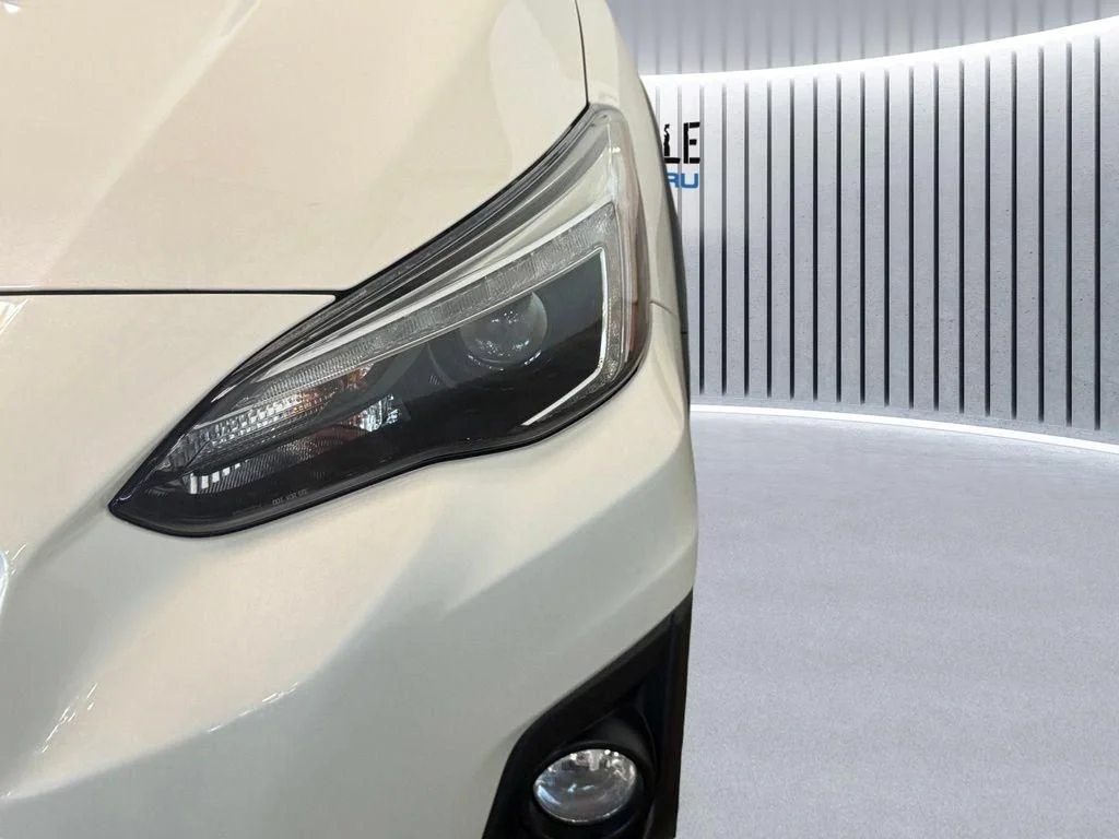 Used 2019 White Subaru 2.0i Limited image 17