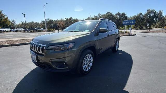 Used 2019 Green Jeep Latitude image 1