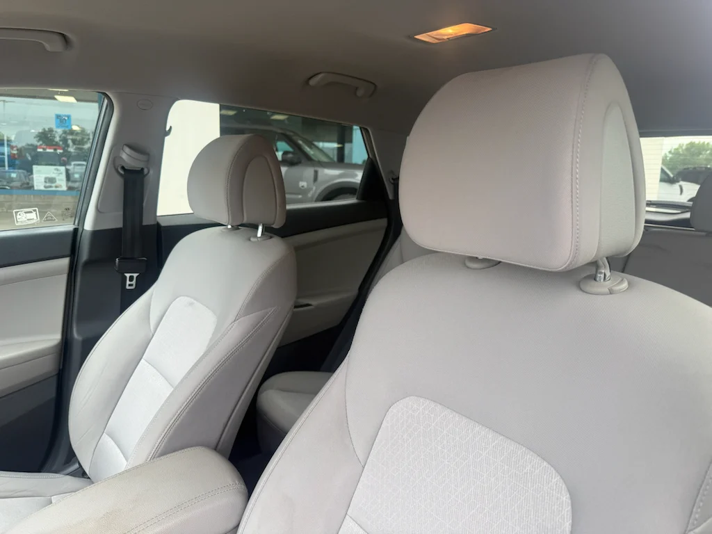 Used 2016 Coliseum Grey Hyundai SE image 4