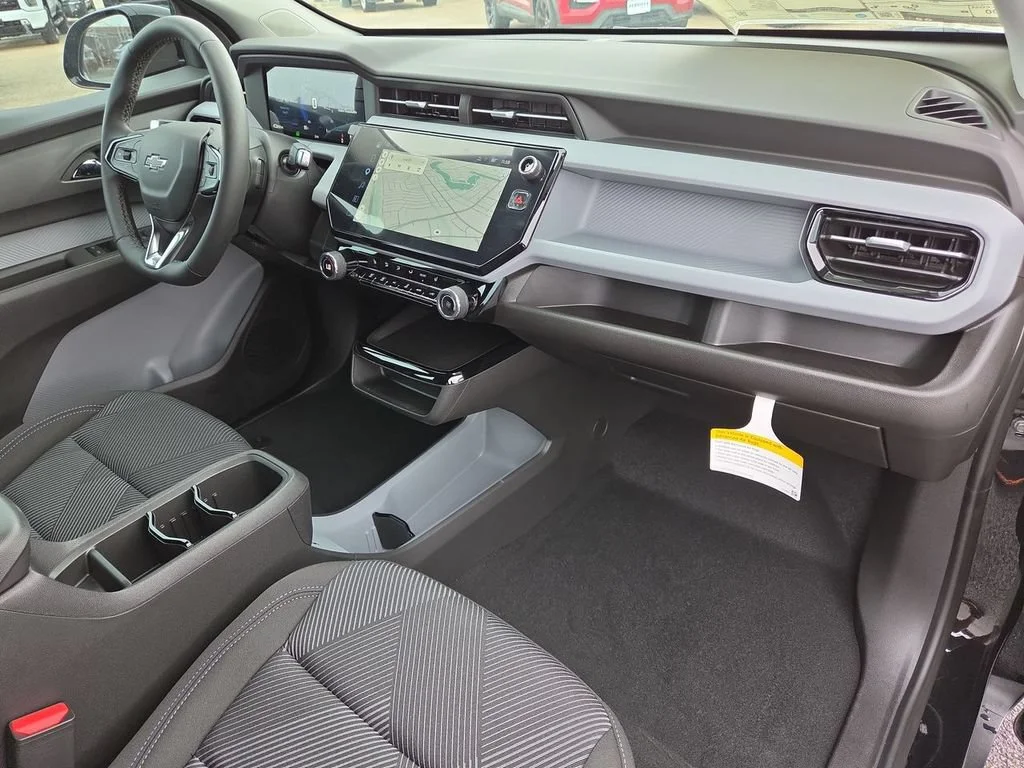 New 2027 Mosaic Black Metallic Chevrolet LT image 19