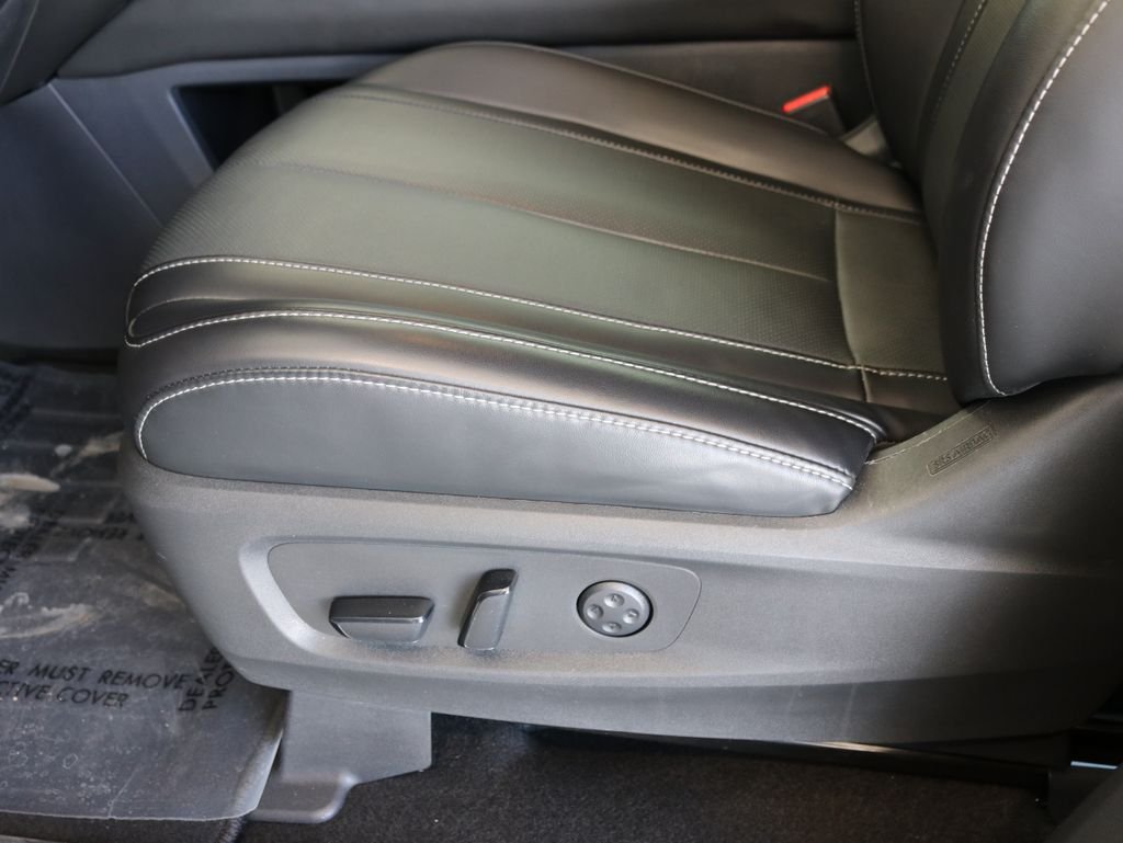 Certified Used 2023 Silver INFINITI LUXE image 25