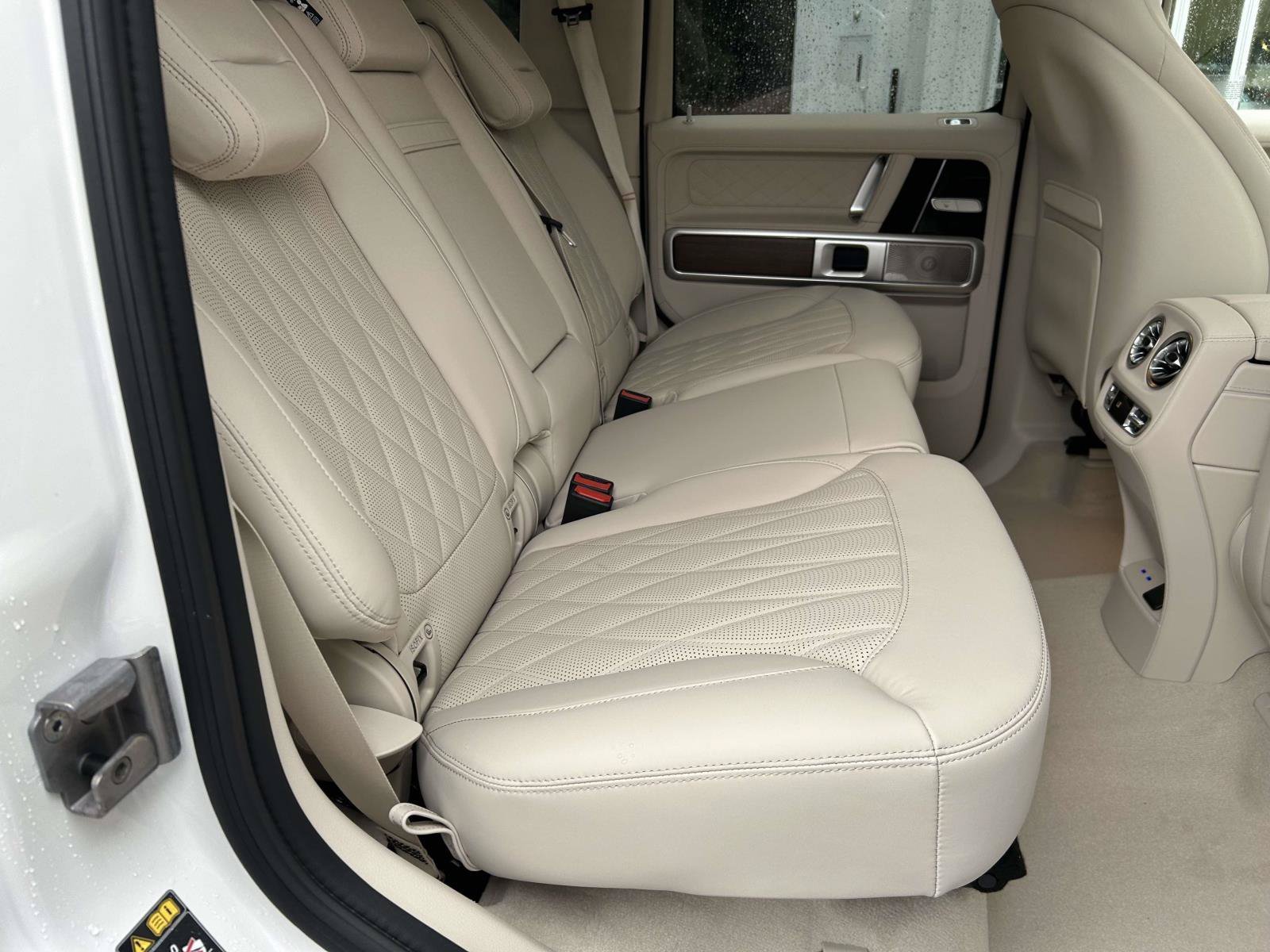 New 2027 MANUFAKTUR Moonlight White Metallic Mercedes-Benz G 580e SUV image 40