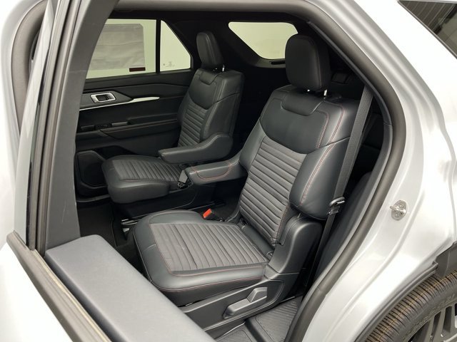 Used 2026 Space White Metallic Ford ST-Line image 13