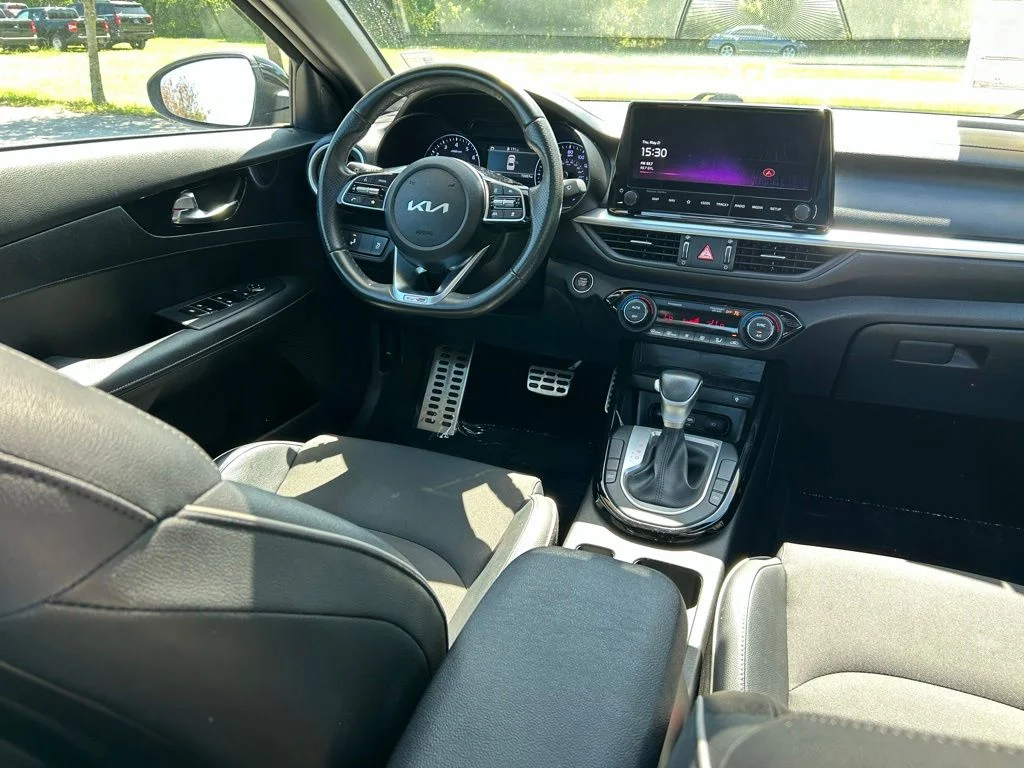 Certified Used 2024 Gravity Gray Kia GT-Line image 9