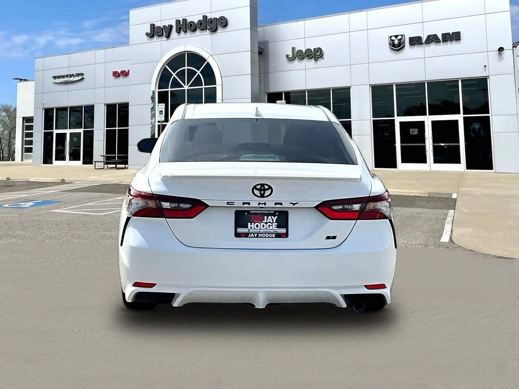 Used 2022 White Toyota SE Nightshade image 6