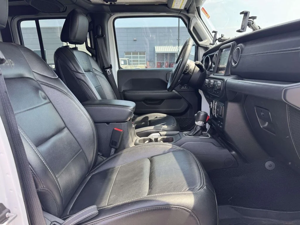 Used 2019 White Jeep Unlimited Sahara image 13