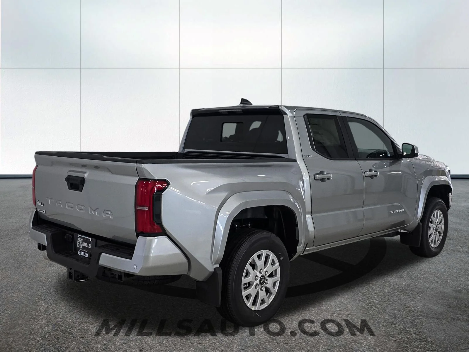 2026 Toyota Tacoma SR5 - Photo 8