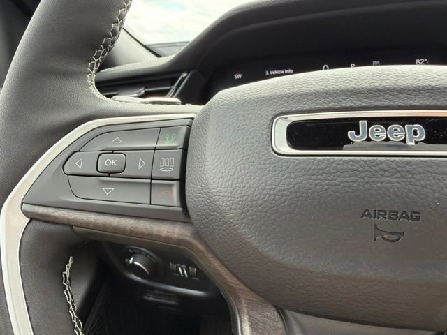 New 2026 Bright White Clear-Coat Exterior Paint Jeep Altitude image 20