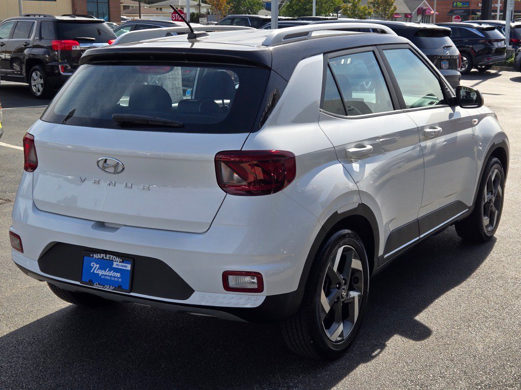 Certified Used 2023 Lunar Hyundai Limited image 9