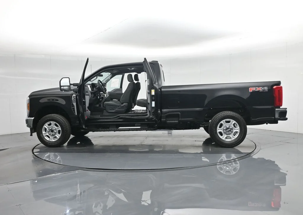 New 2026 Agate Black Metallic Ford XLT image 34