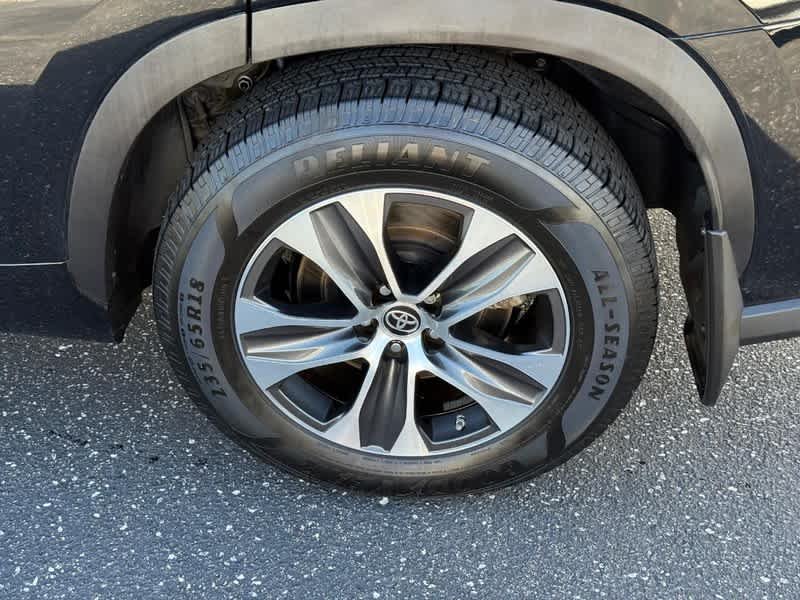 Used 2022 Midnight Black Metallic Toyota Hybrid XLE image 6