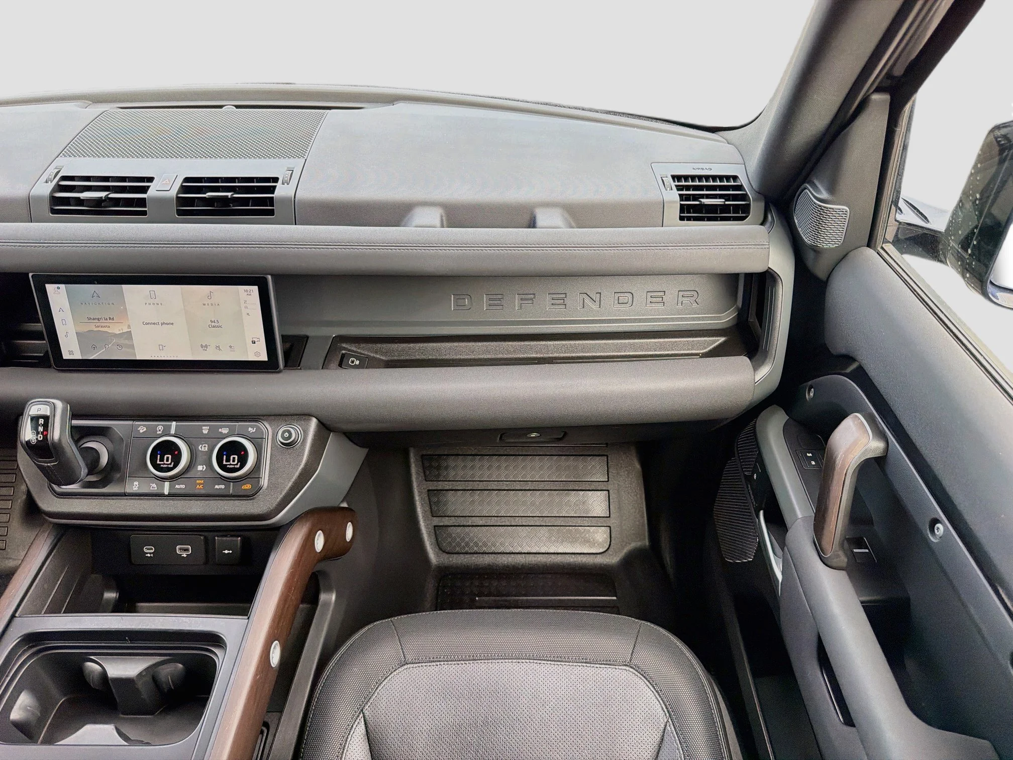 Used 2023 Santorini Black Metallic Land Rover X-Dynamic SE image 18