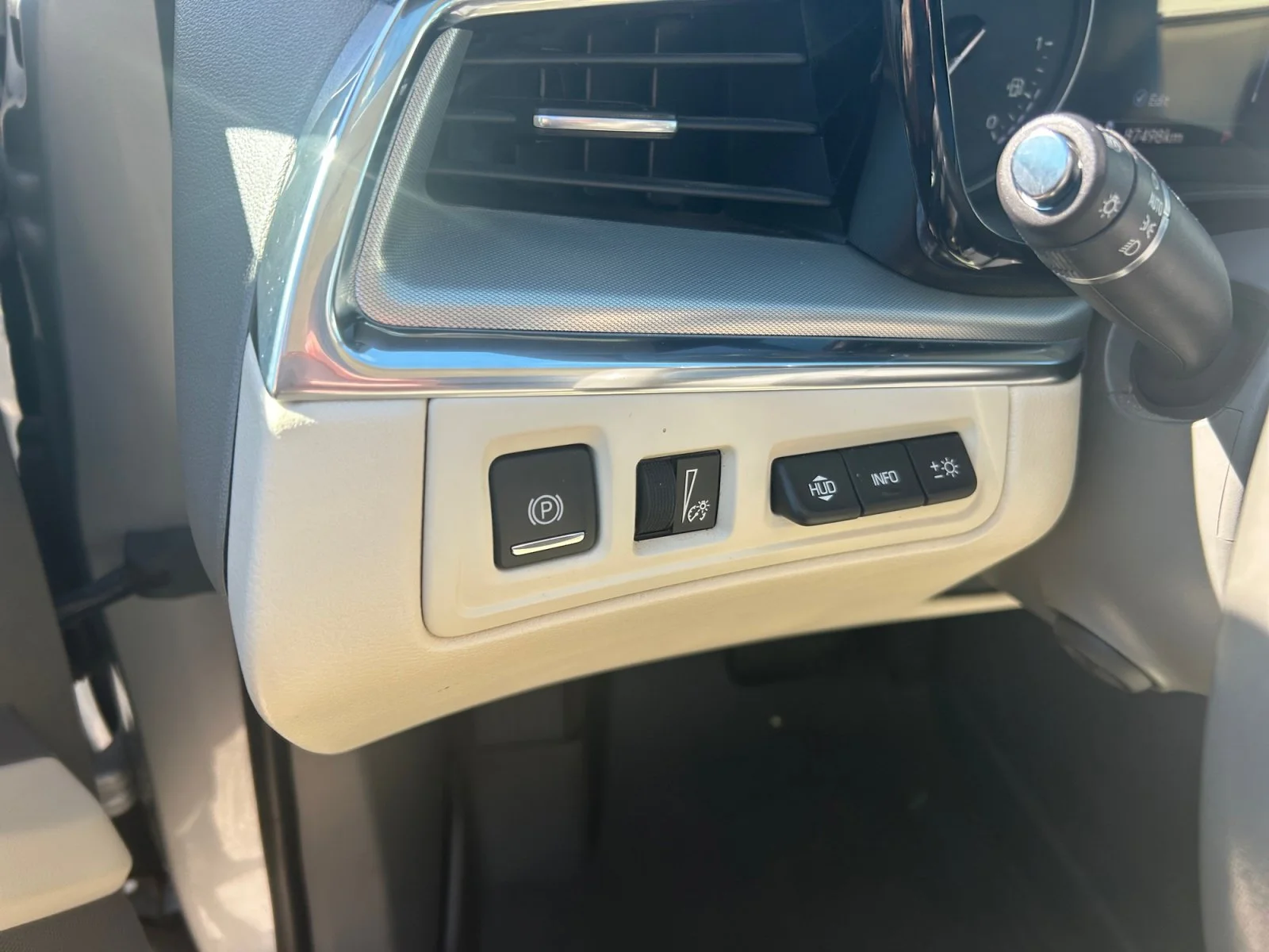 Used 2020 SILVER Cadillac PREMIUM LUXURY AWD image 16