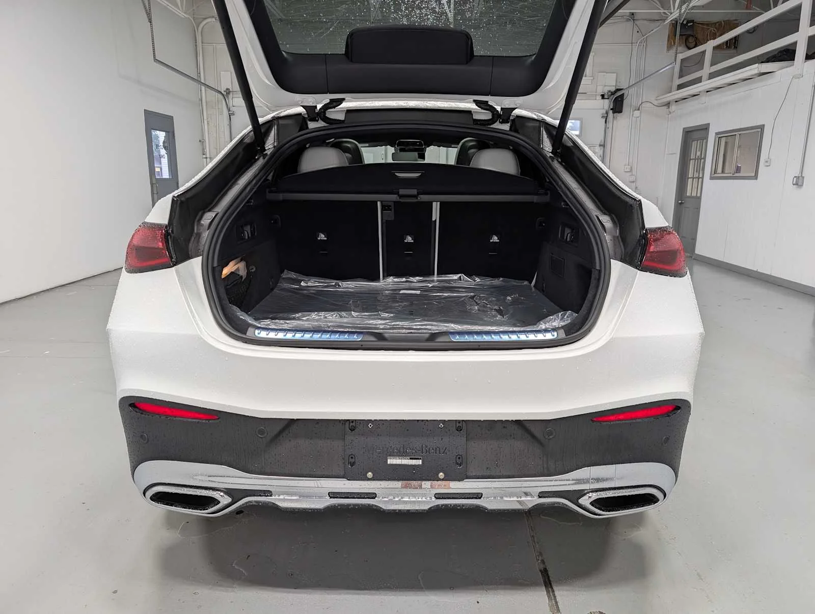 Used 2026 Polar White Mercedes-Benz GLC 300 image 36