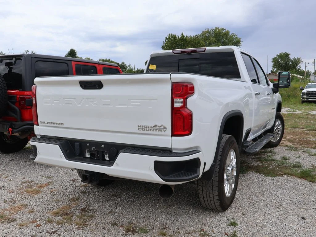 Used 2022 White Chevrolet High Country image 15