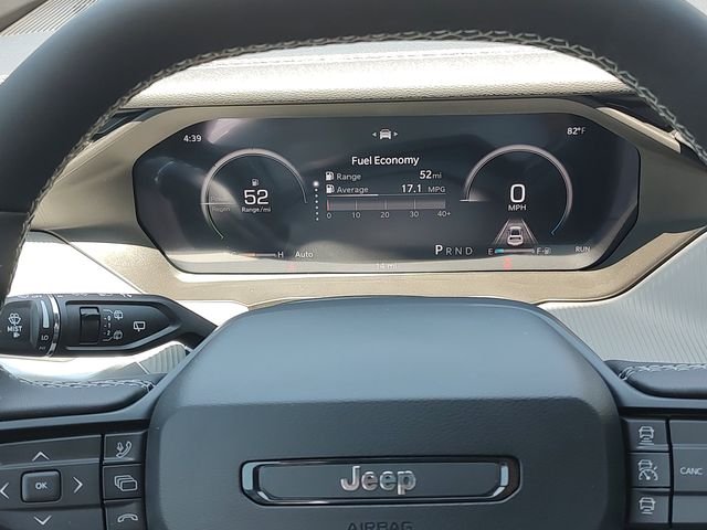 New 2026 Bright White Clear-Coat Exterior Paint Jeep Limited image 12