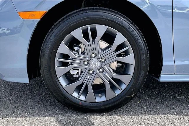 New 2026 Sonic Gray Pearl Honda Touring image 10