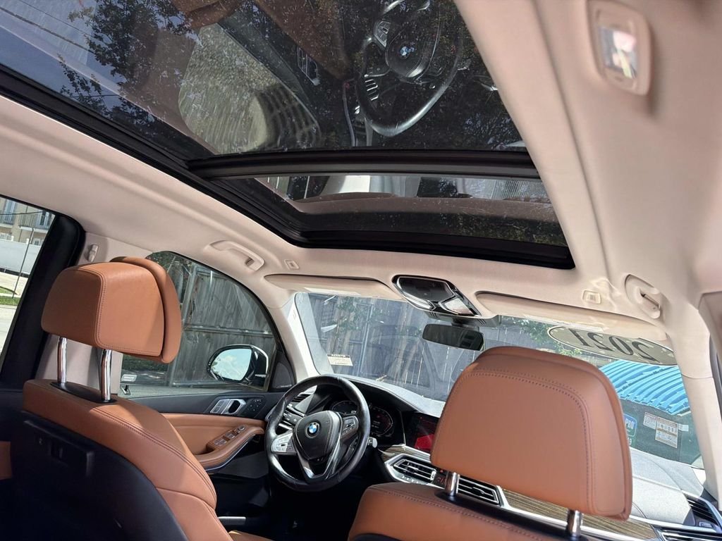 Used 2021 White BMW xDrive40i image 10