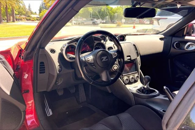 Used 2020 Passion Red Nissan Base image 14