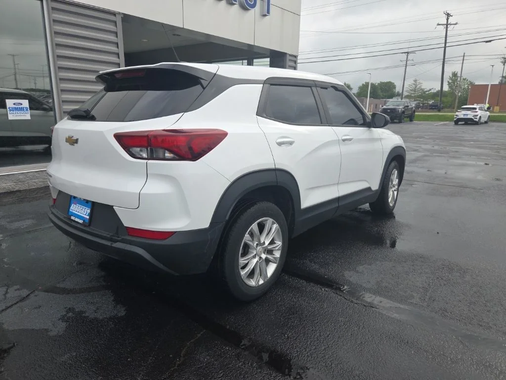 Used 2021 White Chevrolet LS image 5