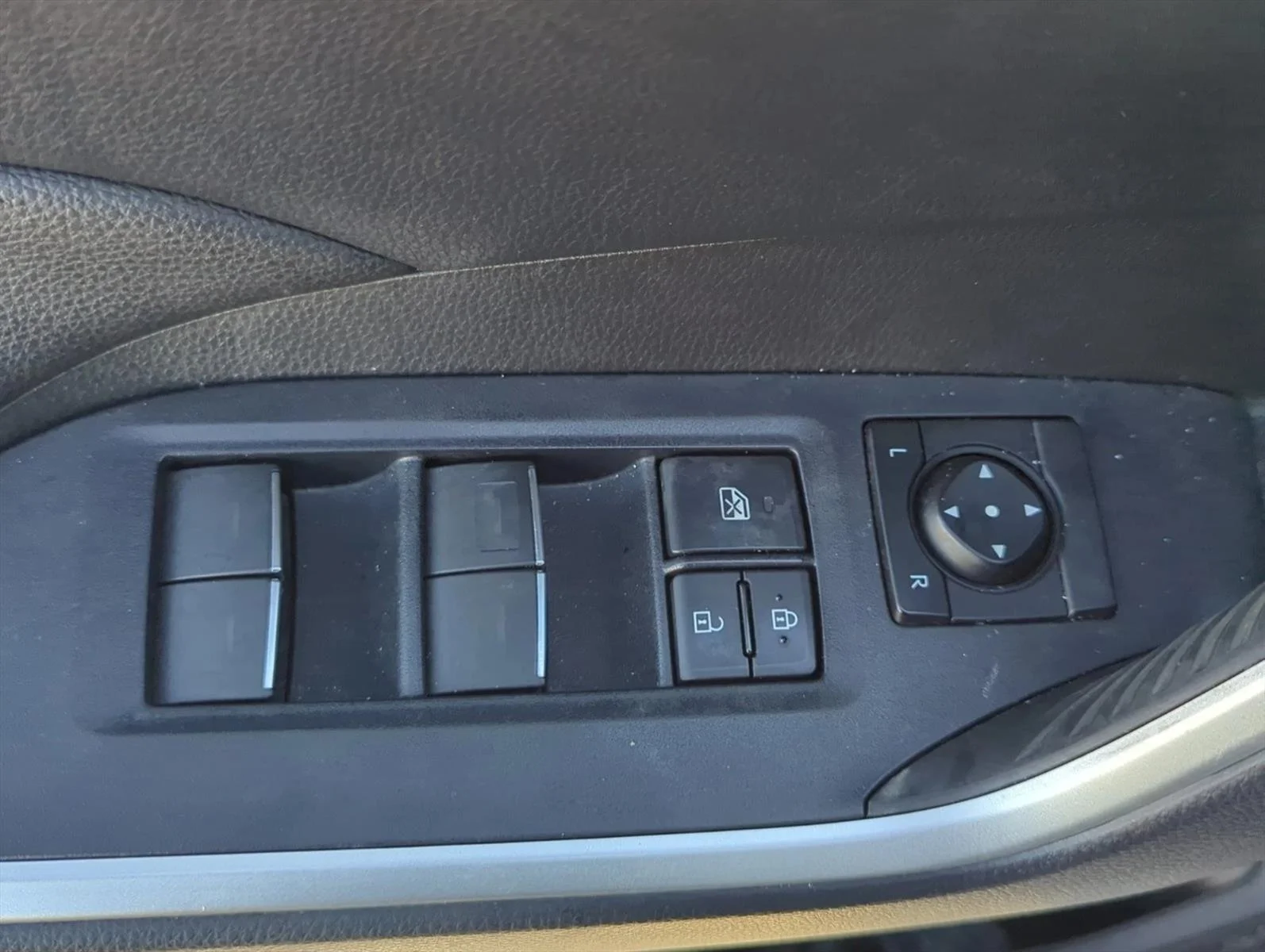 Used 2024 Silver Sky Metallic Toyota Hybrid XLE Premium image 8