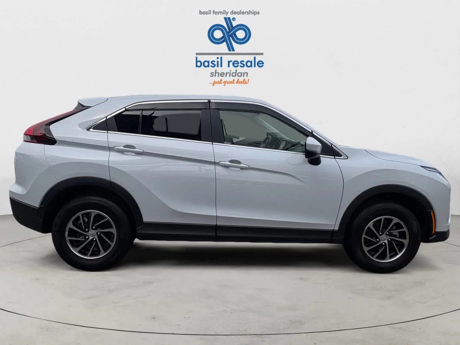 Used 2025 White Diamond Mitsubishi ES image 7