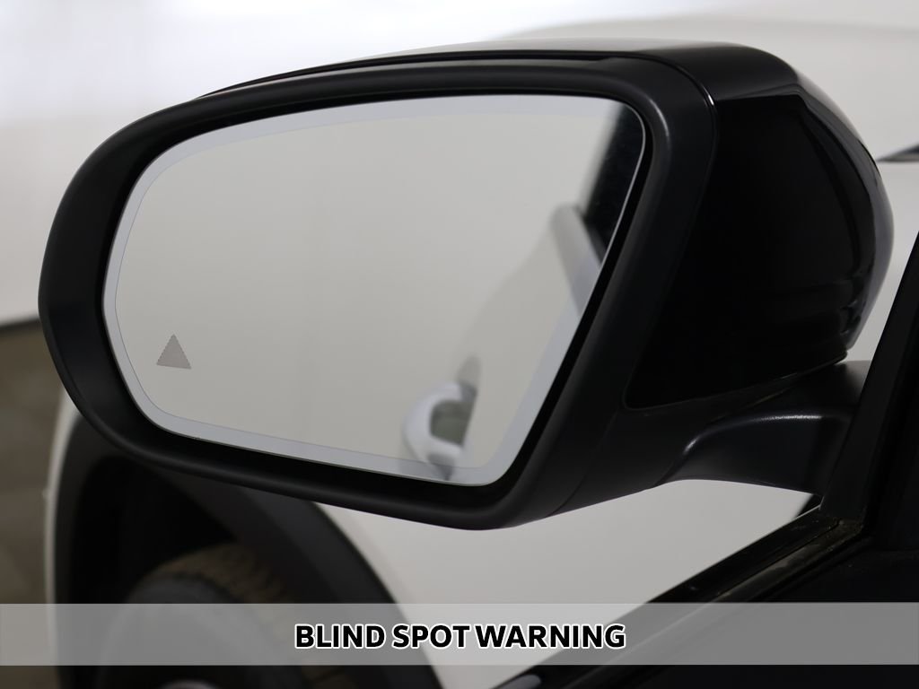 Used 2025 White Mercedes-Benz GLB 250 image 3