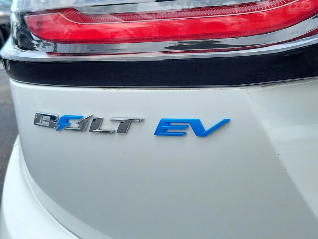 Used 2023 White Chevrolet 1LT image 9