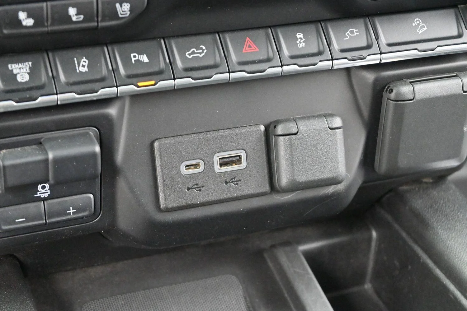 Used 2021 SUMMIT WHITE GMC AT4 image 25