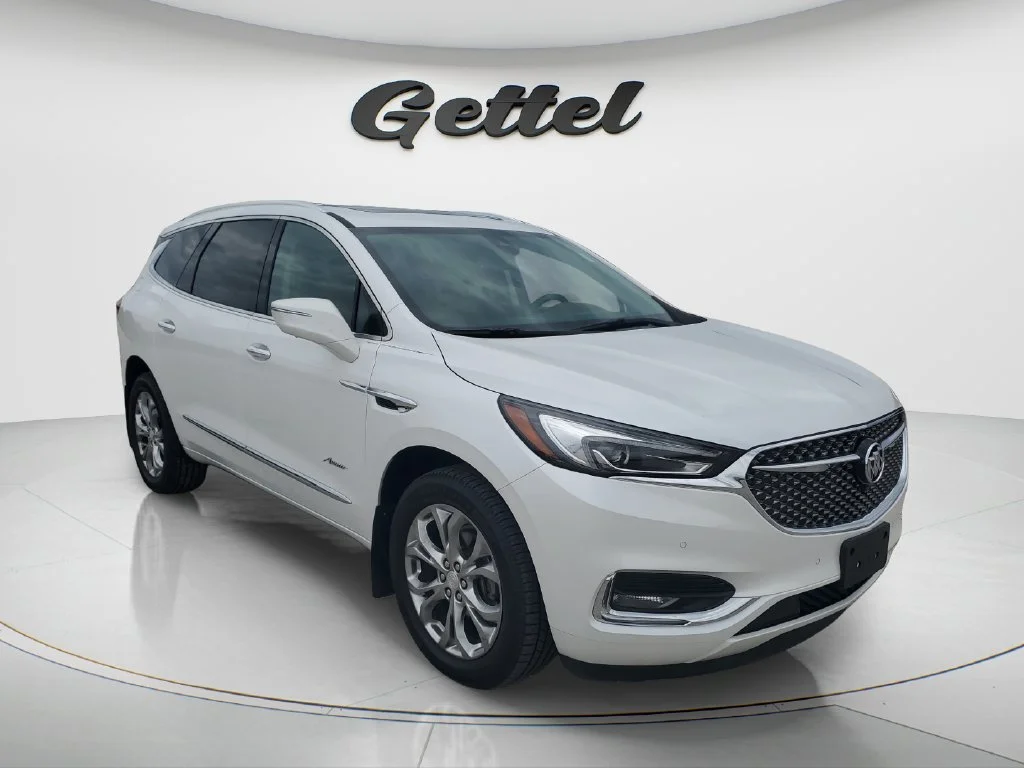Used 2020 WHITE FROST TRICOAT Buick Avenir image 3