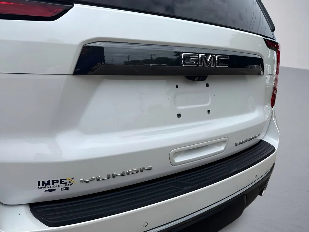 Used 2023 White Frost Tricoat GMC Denali Ultimate image 41