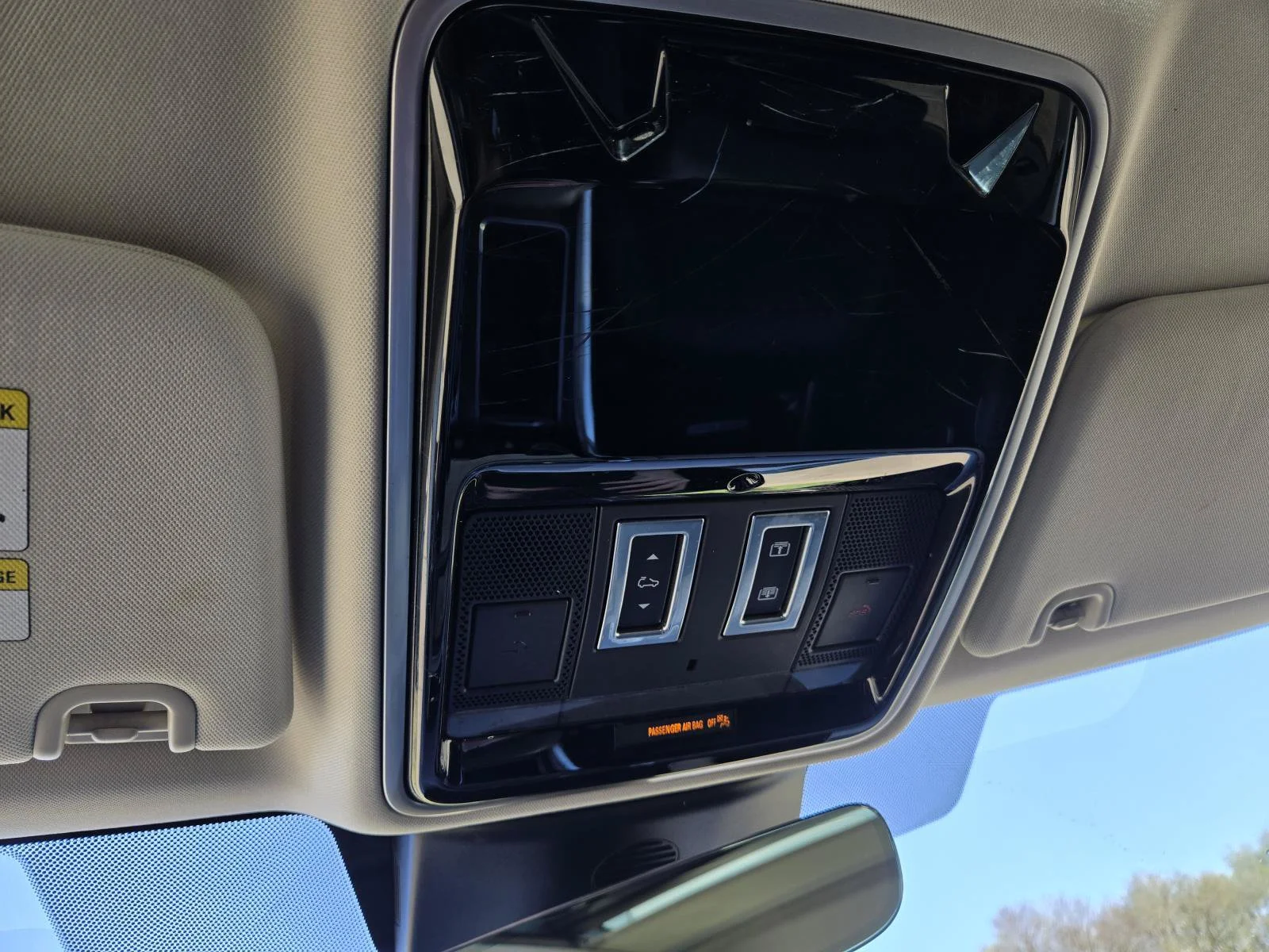 Used 2019 Fuji White Land Rover Dynamic image 21