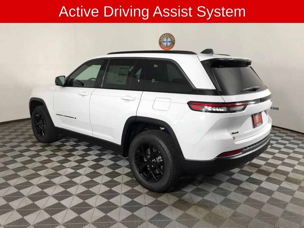 New 2026 Bright White Clear-Coat Exterior Paint Jeep Altitude image 18
