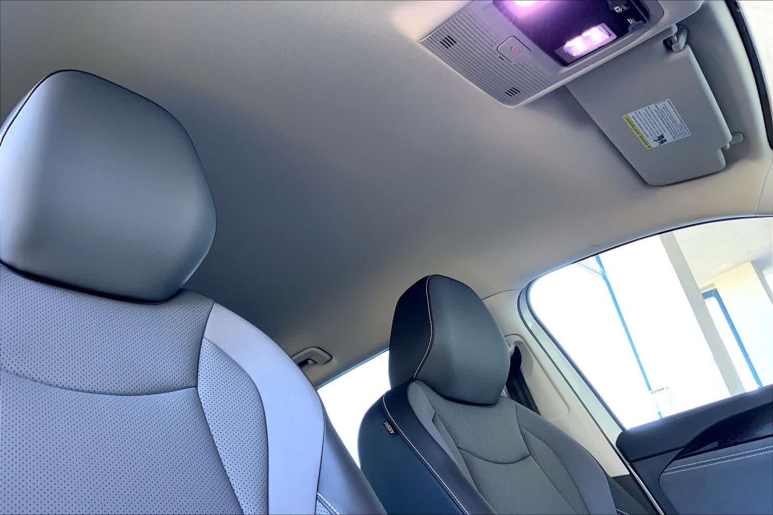 New 2026 Pure White Volkswagen SE image 18