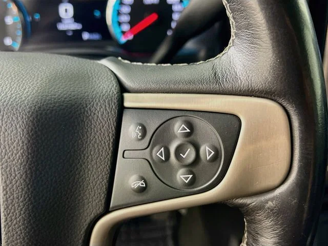 Used 2018 Silver GMC Denali image 33