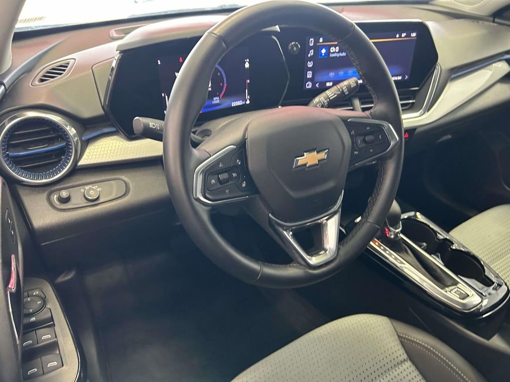 Used 2025 White Chevrolet LT image 13