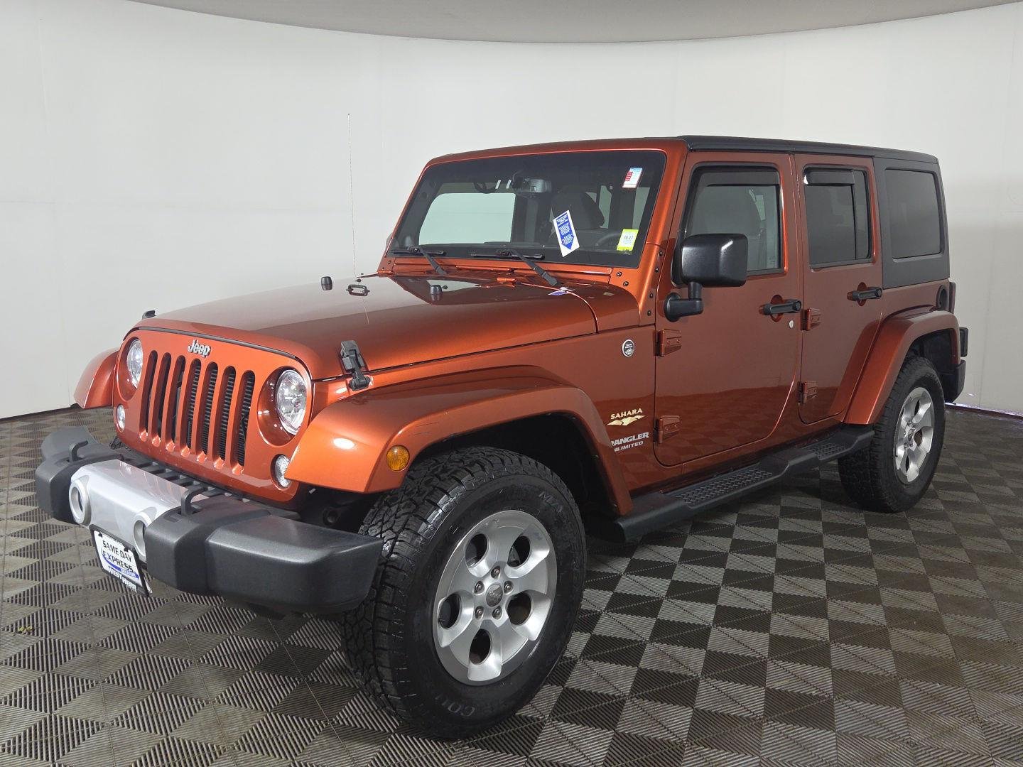 Used 2014 Copperhead Pearlcoat Jeep Sahara image 2