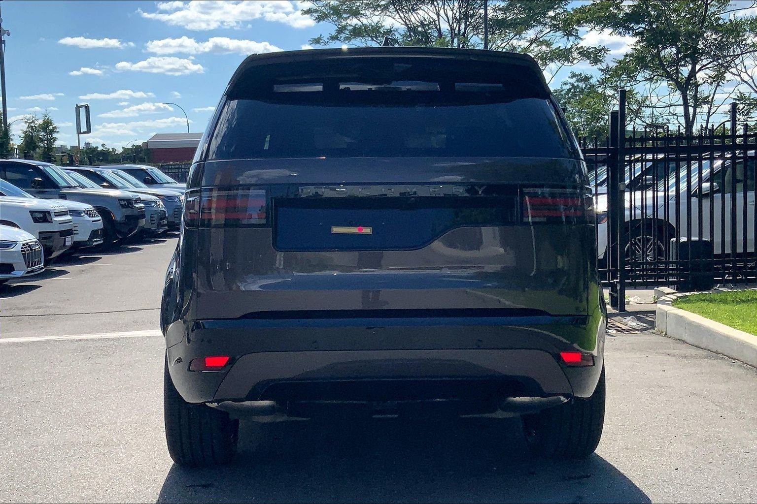 New 2026 Charente Grey Land Rover Dynamic SE image 4