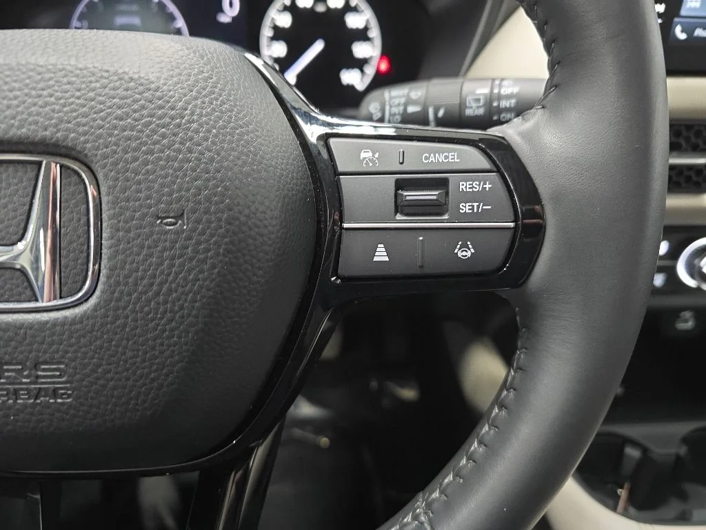 Used 2024 White Honda EX-L image 21