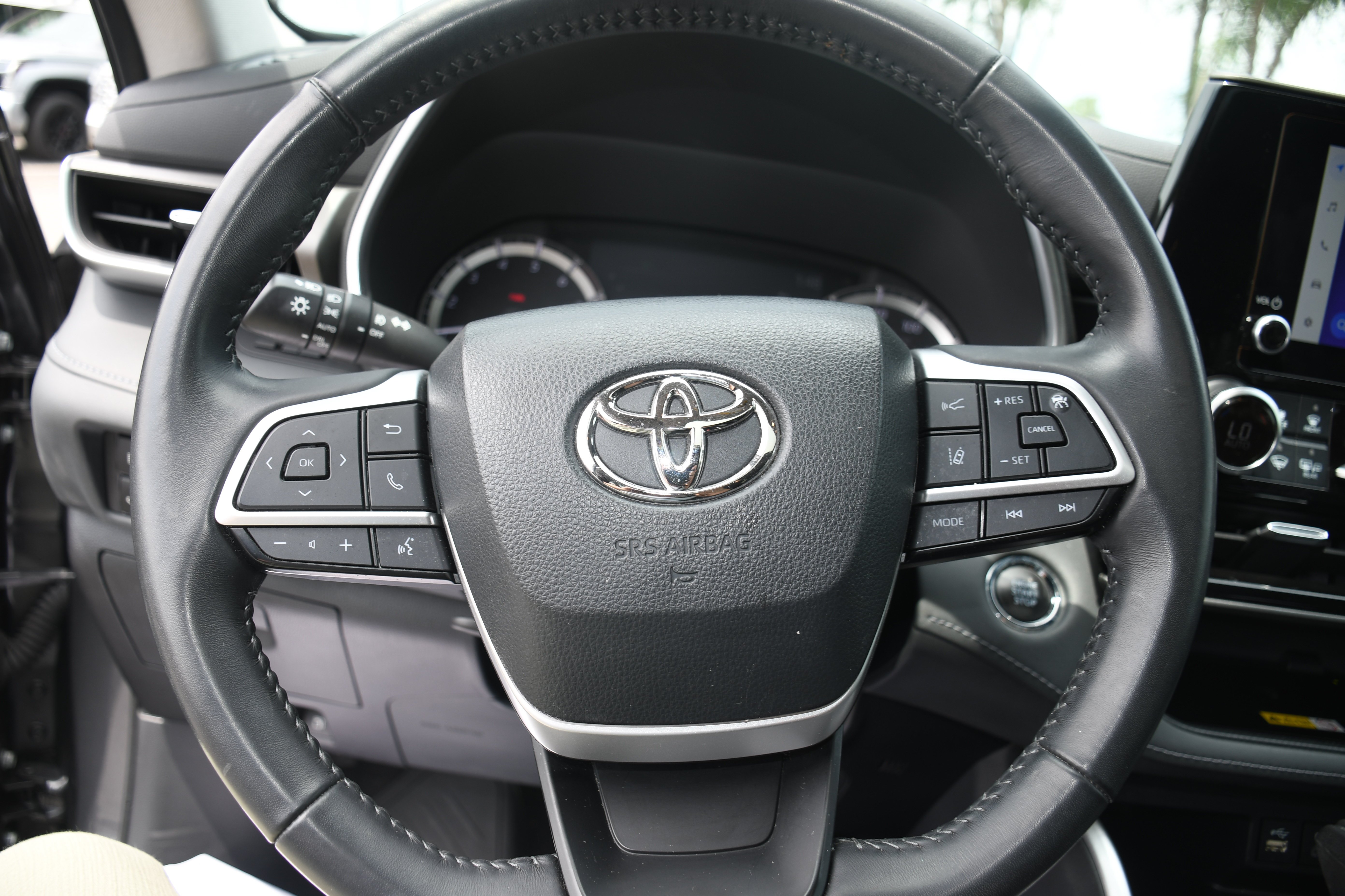 Used 2023 Gray Toyota XLE image 13