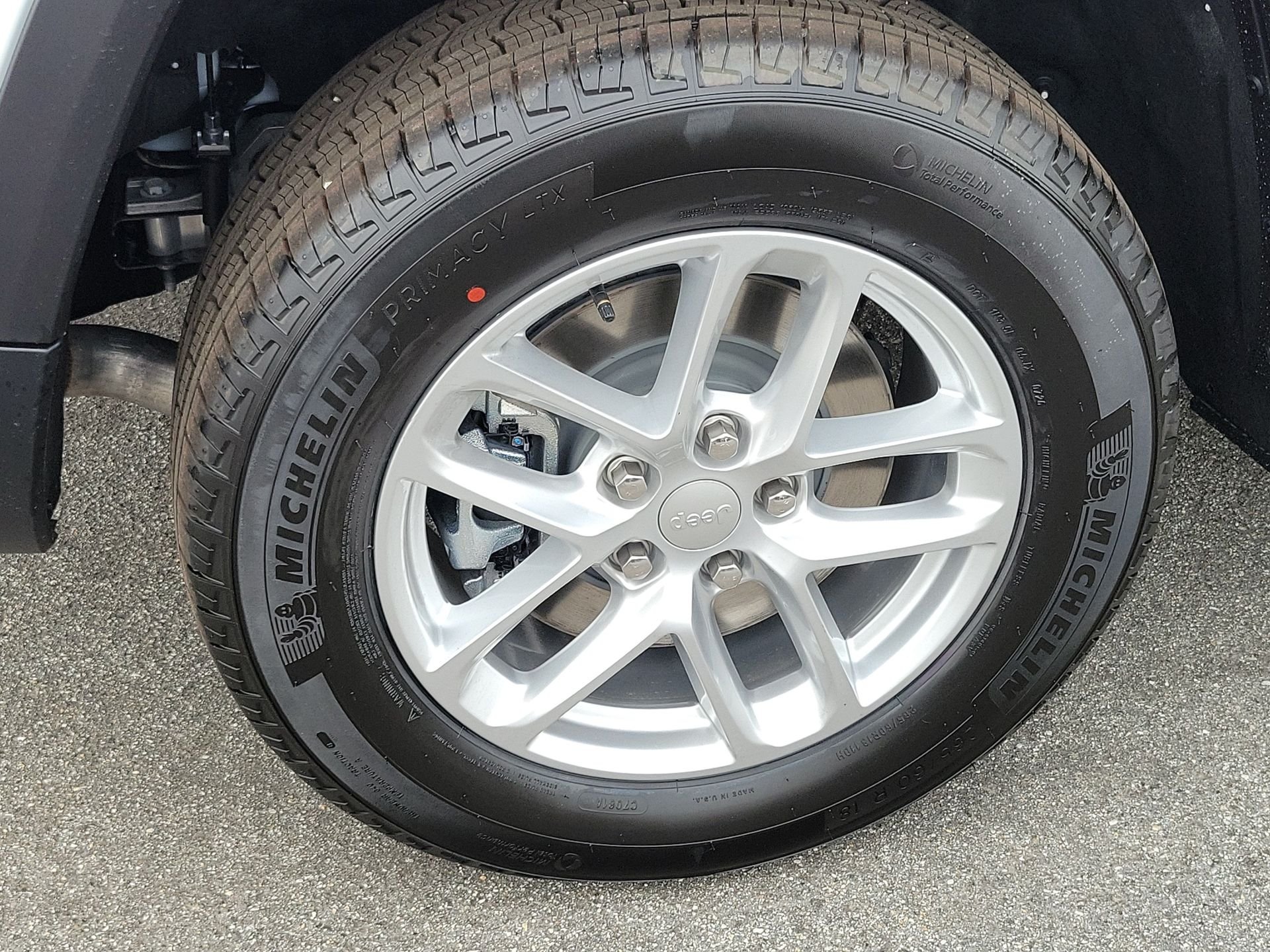 New 2026 Bright White Clear-Coat Exterior Paint Jeep Laredo image 19