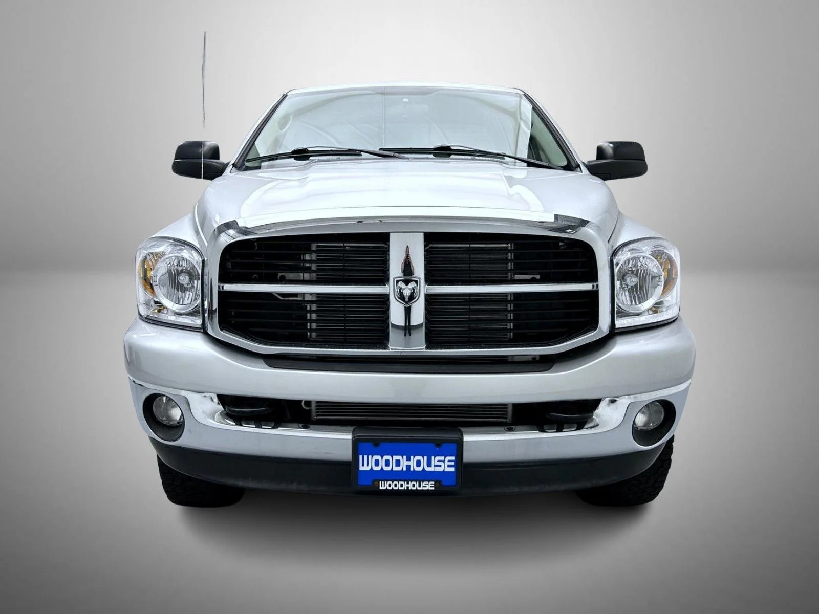 Used 2007 Silver Dodge SLT image 2