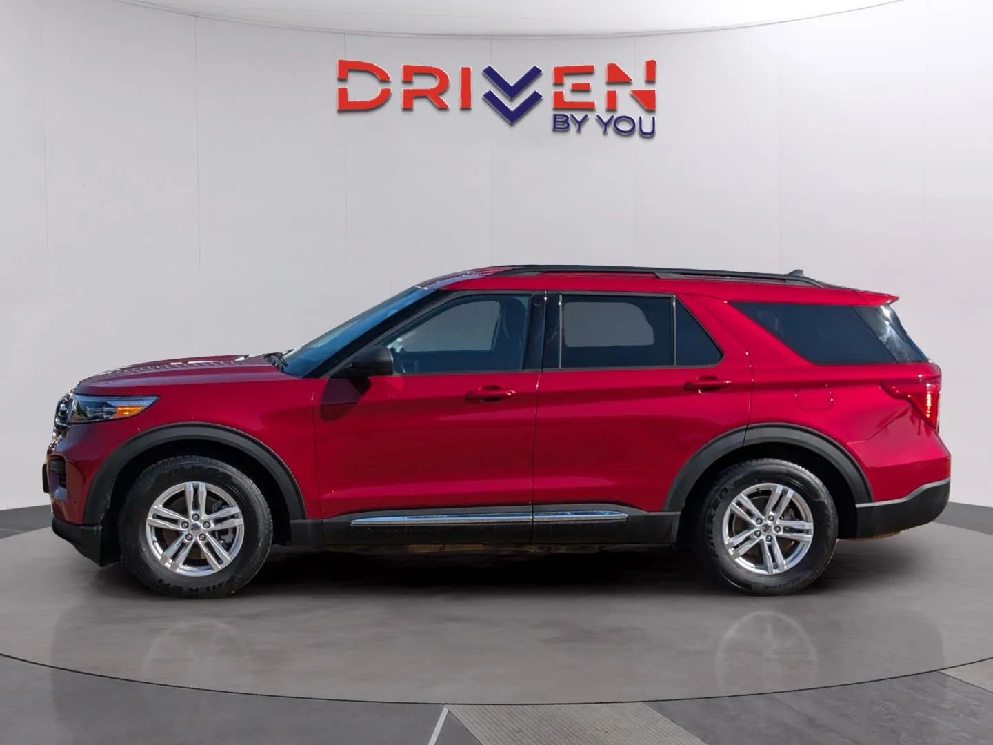 Used 2022 Rapid Red Metallic Tinted Clearcoat Ford XLT image 2