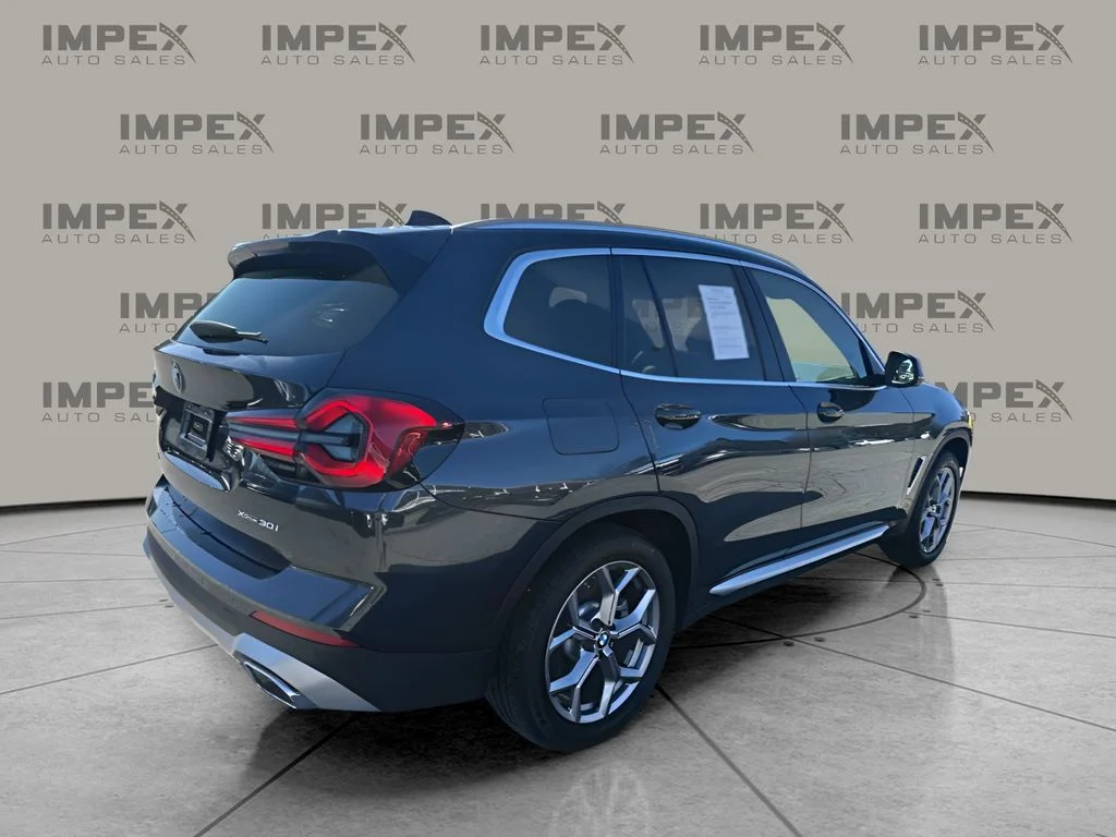 Used 2024 Gray BMW xDrive30i image 5